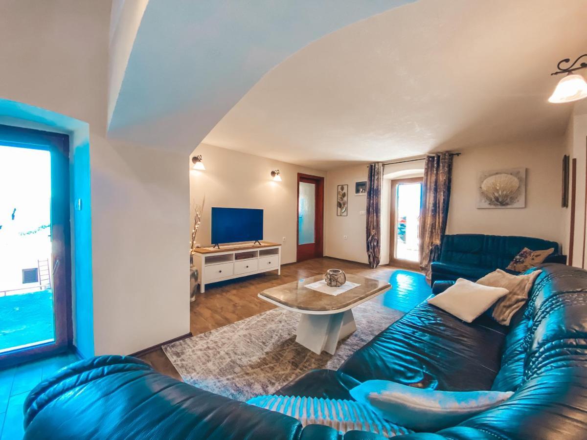 Holiday Home Istra โพลมิน ภายนอก รูปภาพ
