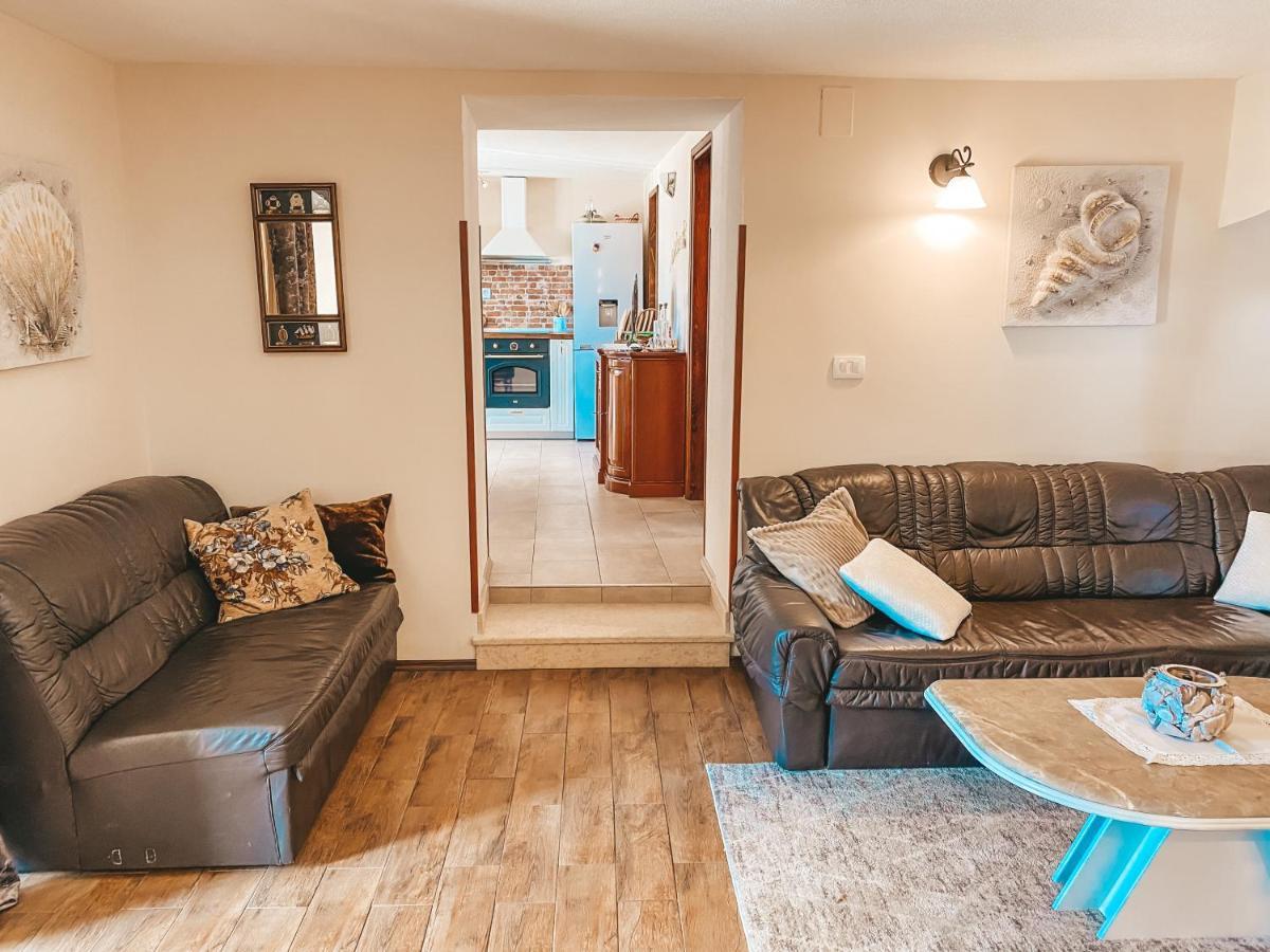 Holiday Home Istra โพลมิน ภายนอก รูปภาพ