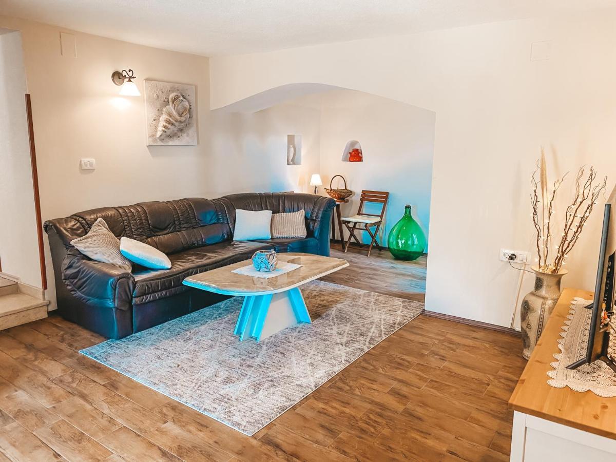 Holiday Home Istra โพลมิน ภายนอก รูปภาพ