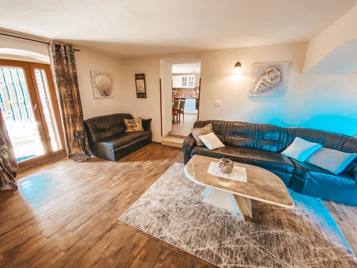 Holiday Home Istra โพลมิน ภายนอก รูปภาพ